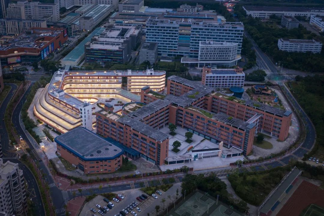 创新校园|一个开敞,立体,极简现代的设计