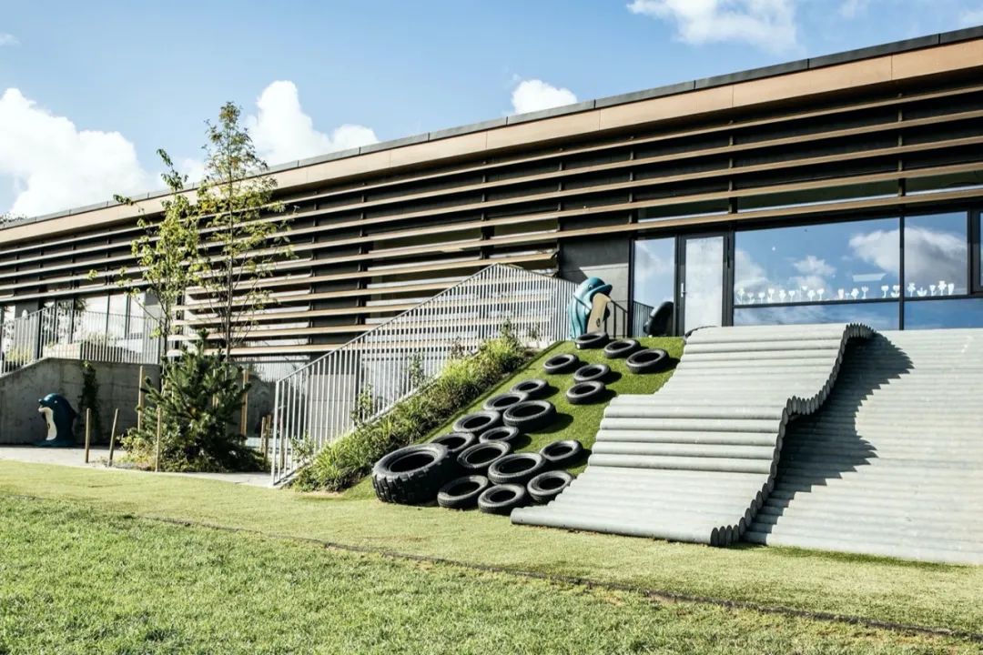 [分享]你逛过这样的优衣库吗?既是公园,也是店铺