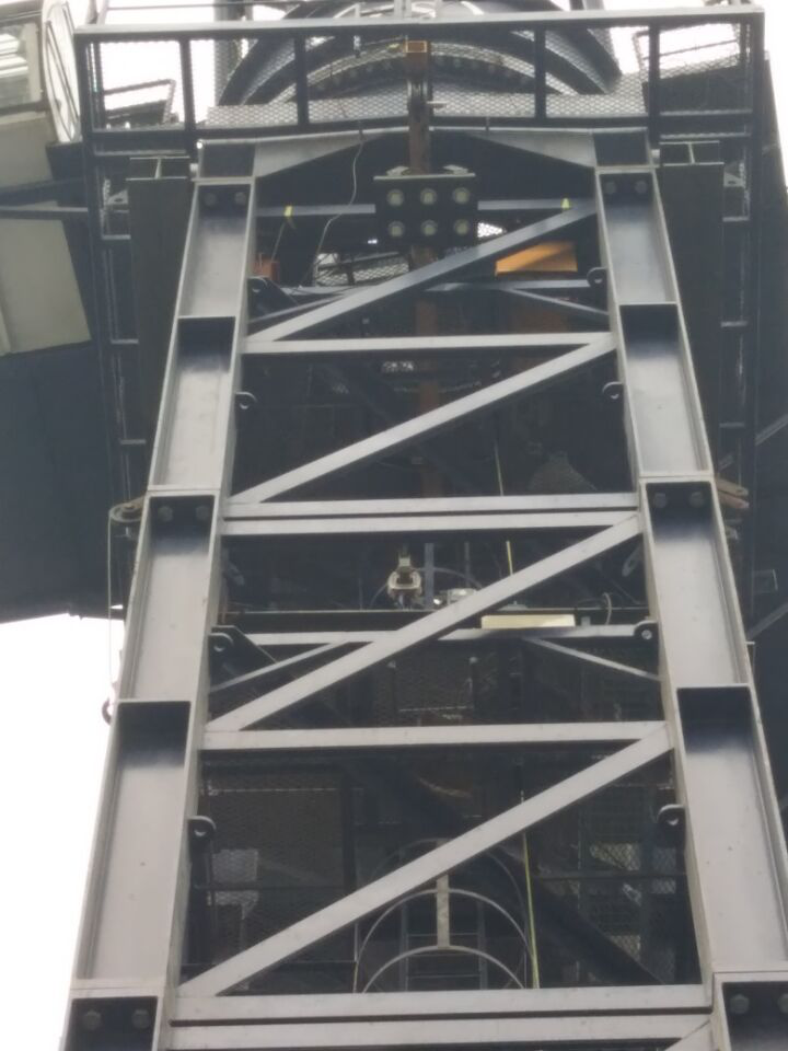 动臂塔吊安全管理资料下载-超高层动臂塔吊承力机构自提升设备研发