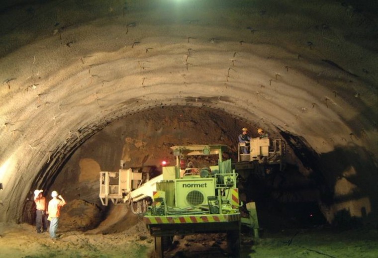 隧道人工施工资料下载-山岭隧道施工方法与安全质量控制要点