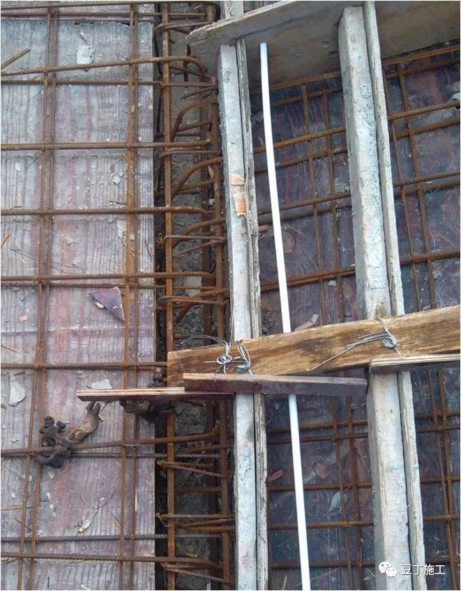混凝土门窗施工资料下载-模板、混凝土施工操作要点，工程质量不发愁