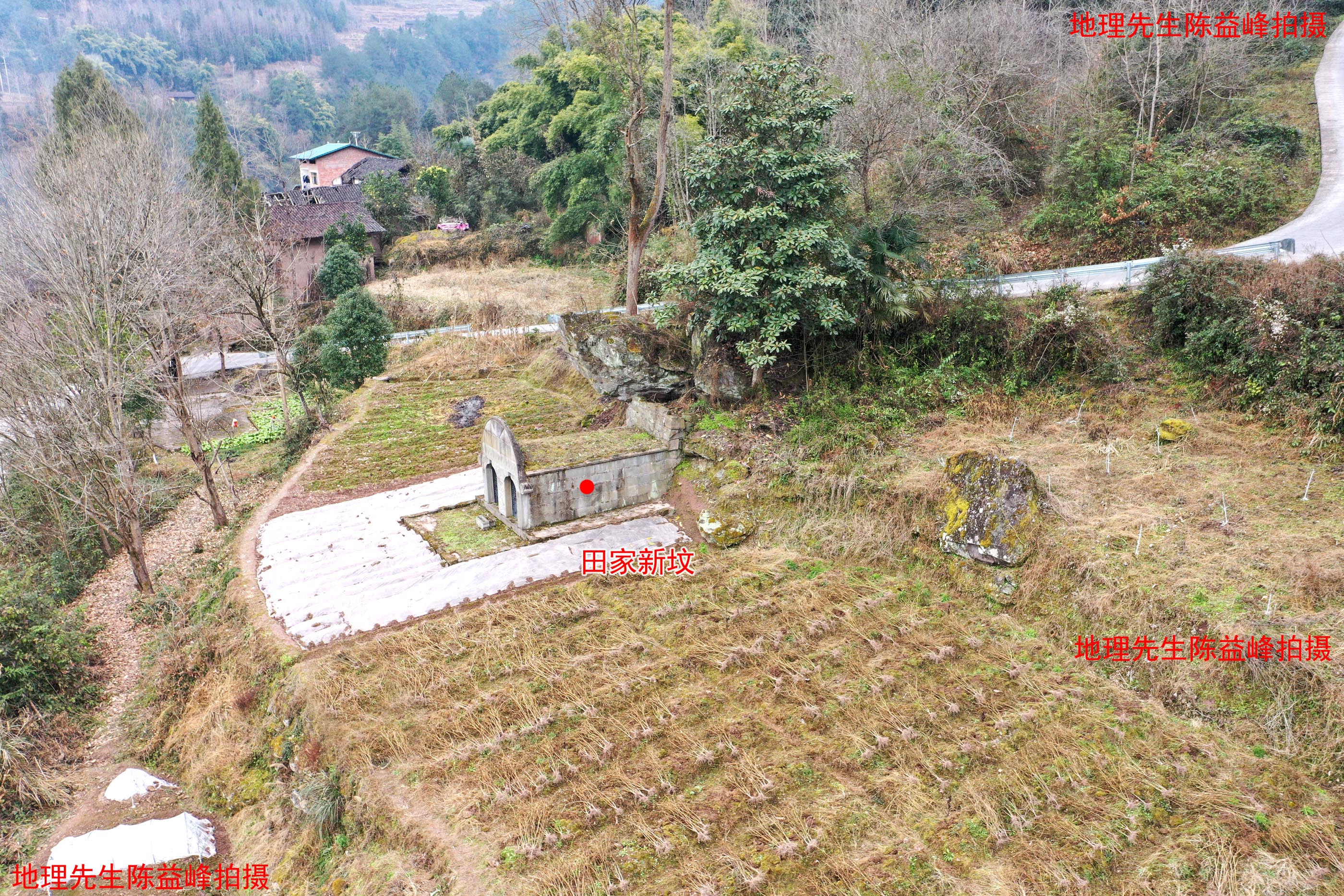 [资料]陈益峰:土地庙前后埋坟,一家发家,一家发