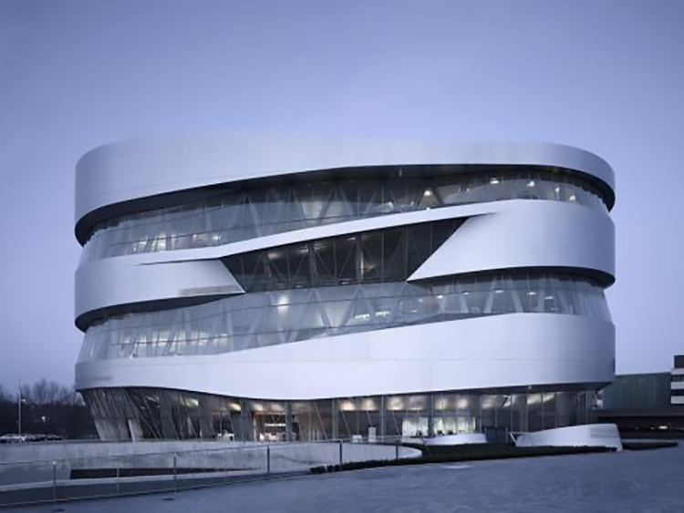奔驰总部建筑设计资料下载-奔驰博物馆建筑设计与结构选型PPT（56页）