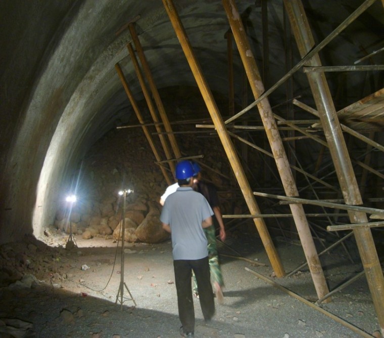 长大铁路隧道施工资料下载-隧道施工常见安全事故及其基本原因分析