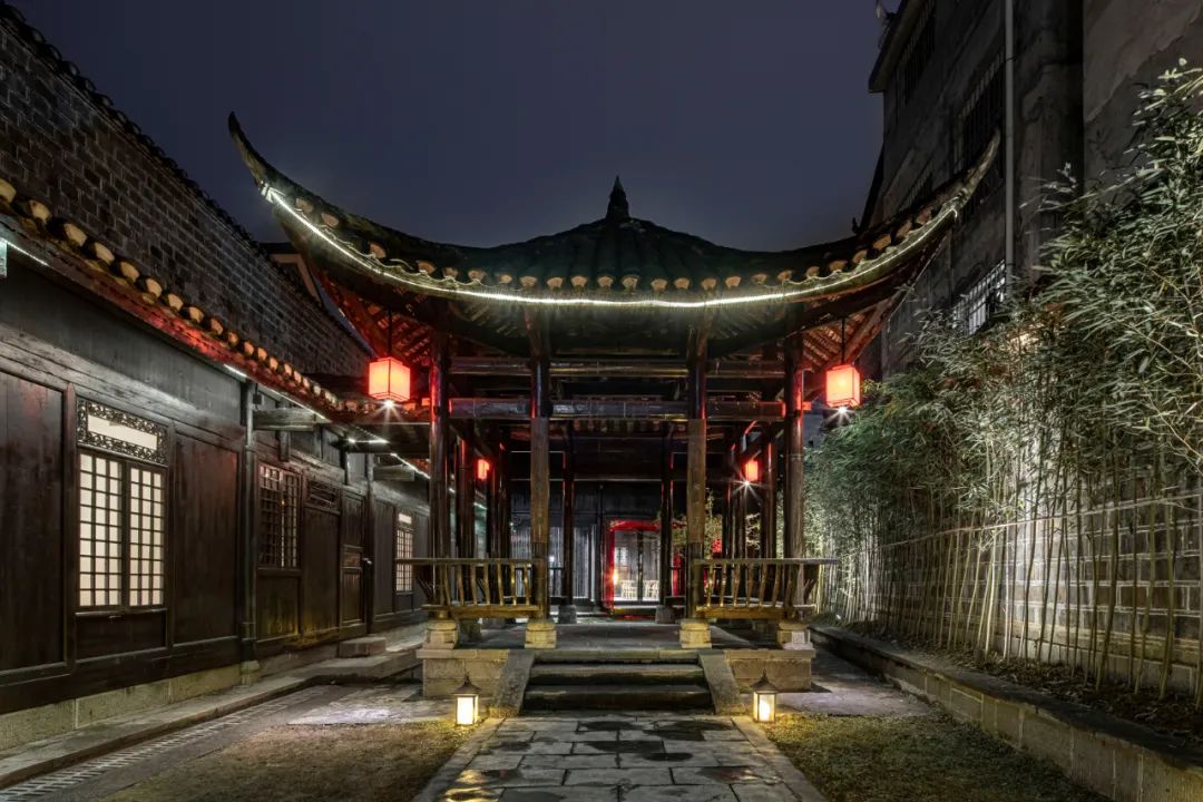▼庭院的夜晚
