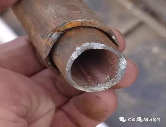 焊接钢管切断规范制作照片 切割断口处平齐不歪斜,管口刮锉光滑,无