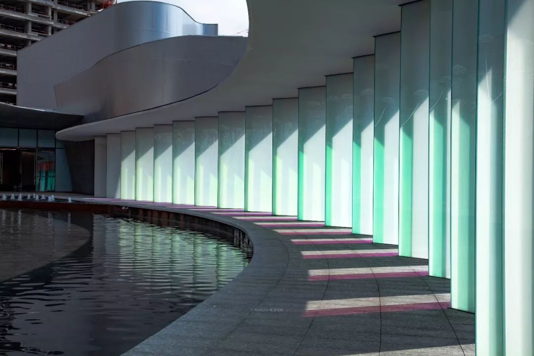 [分享]什么是炫彩玻璃?