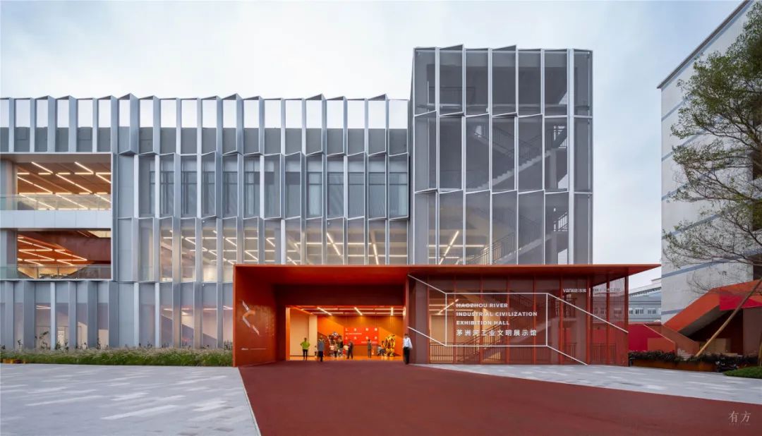 基于此,项目计划在河边打造一个茅洲河工业文明展示馆,以"