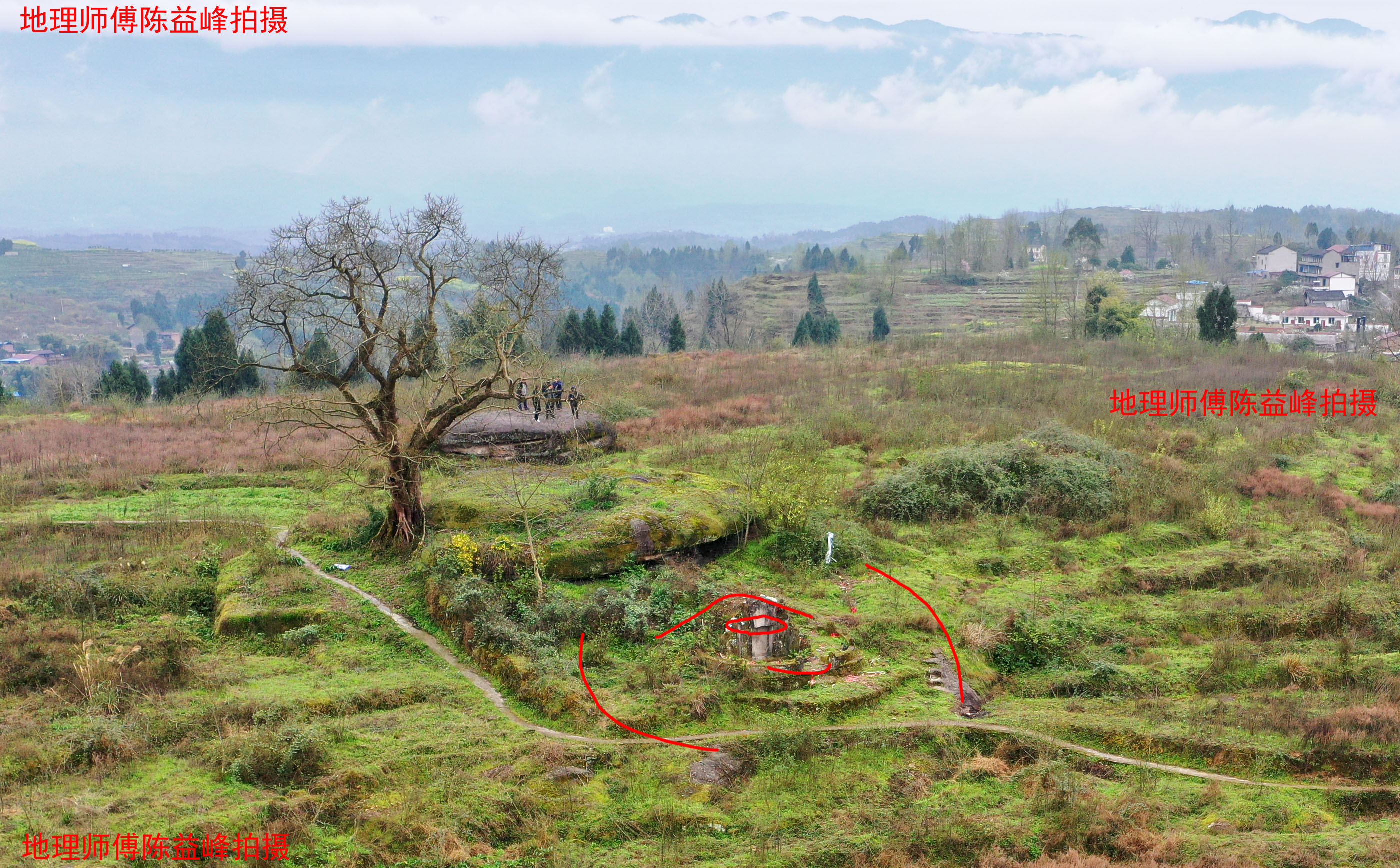 文/陈益峰   狮子地,地处重庆奉节地区,为黎氏的祖坟,是一块神奇的