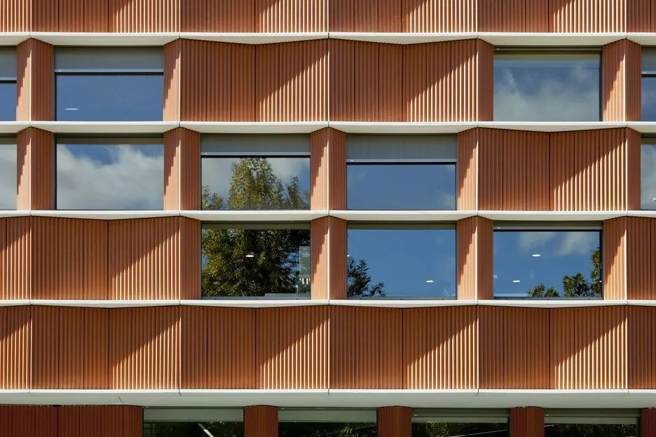 [分享]设计欣赏,建筑立面开窗52例!