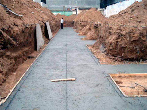 抄平楼层墙根,反梁支模找平楼面清理  工作面移交墙身放线的复核检查