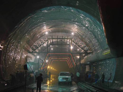 高速铁路隧道通用图资料下载-高速铁路隧道施工技术讲解67页PPT