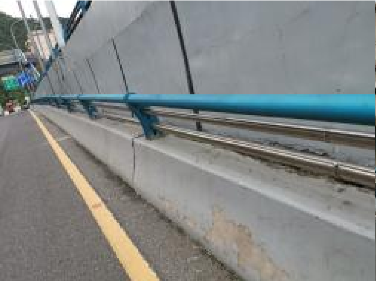 桥梁混凝土防撞护栏施工材料资料下载-22座桥梁金属防撞护栏升级改造施工图2021