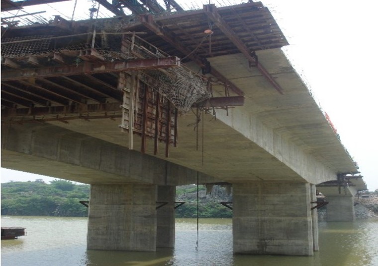 桥梁工程挂篮资料下载-桥梁工程挂蓝施工安全防护措施