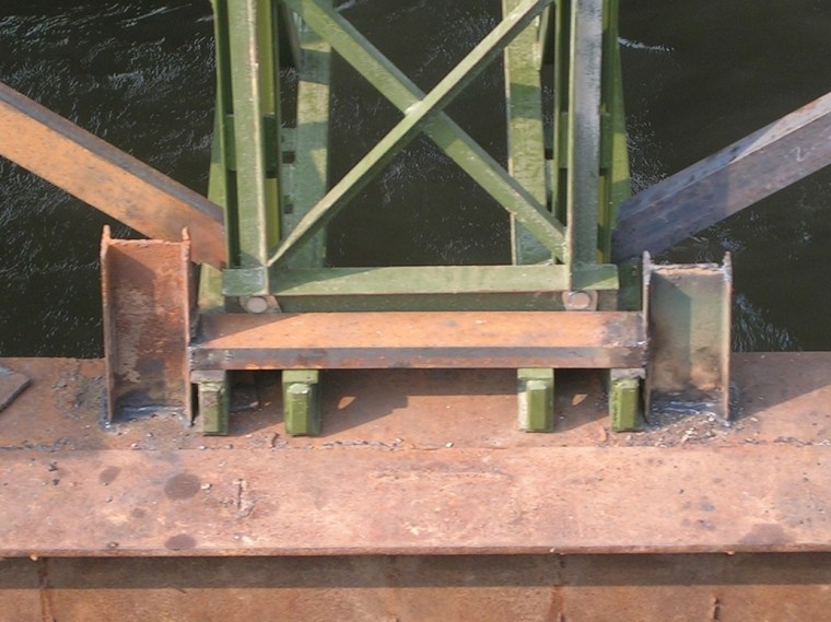 钢栈桥和平台专项施工方案资料下载-913米钢栈桥施工方案（ppt）