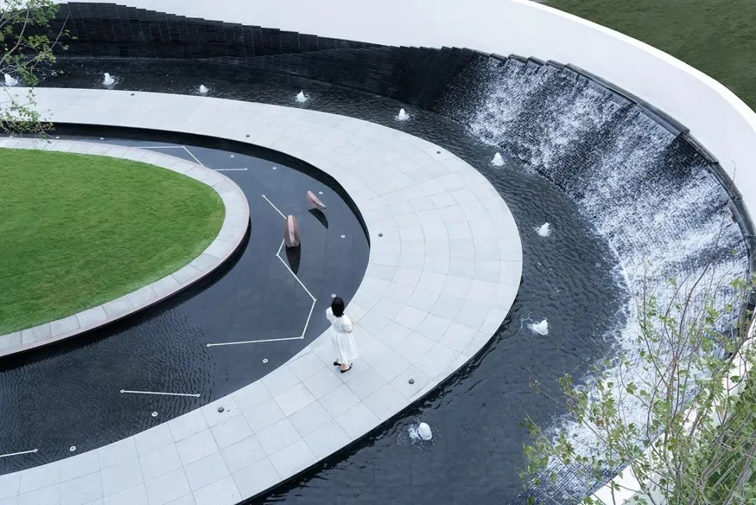 [分享]令人怦然心动的曲线构图