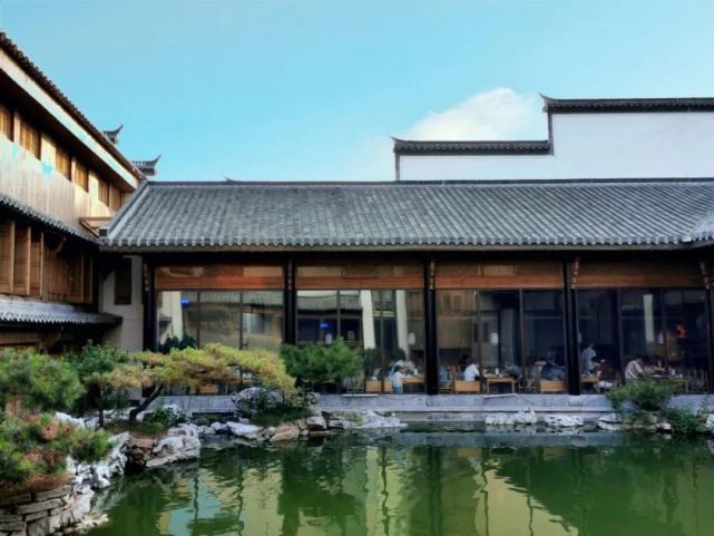 徽派酒店cad图纸资料下载-徽派连锁酒店，青砖、黛瓦或粉墙