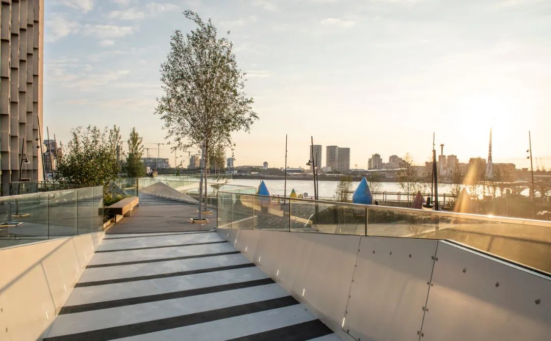 [分享]伦敦高线公园:the tide