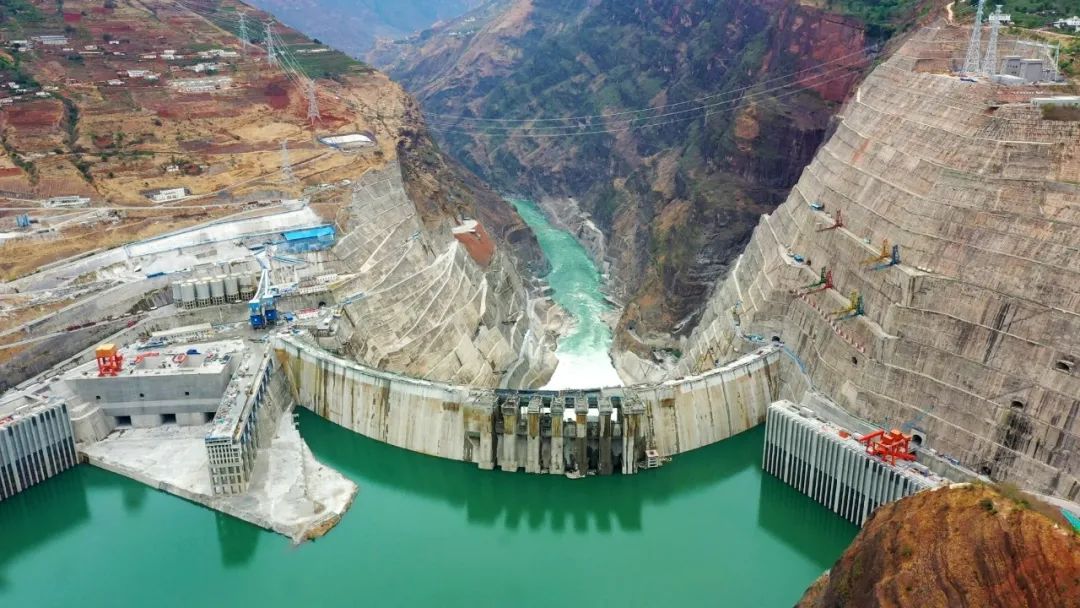 世界第二大水电站特高拱坝全线封顶
