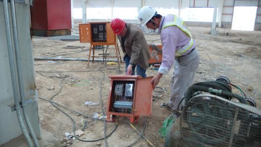 建筑施工现场安全三级教育资料下载-建筑施工现场临时用电安全知识（12P+PPT）