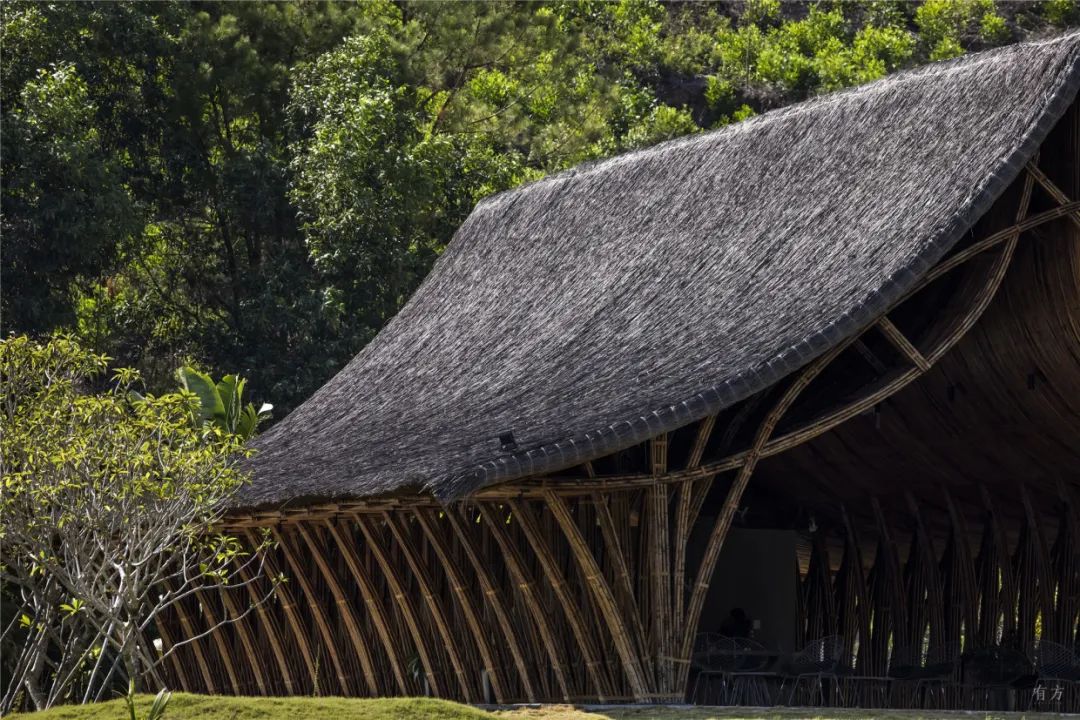 [分享]huong an vien游客中心,"人"字形屋顶