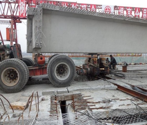 桥梁装配施工资料下载-特大型装配式桥梁运梁及桥面施工技术