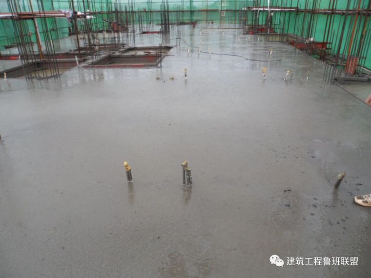 预制混凝土方沟资料下载-雨季已至，混凝土施工该怎么做？