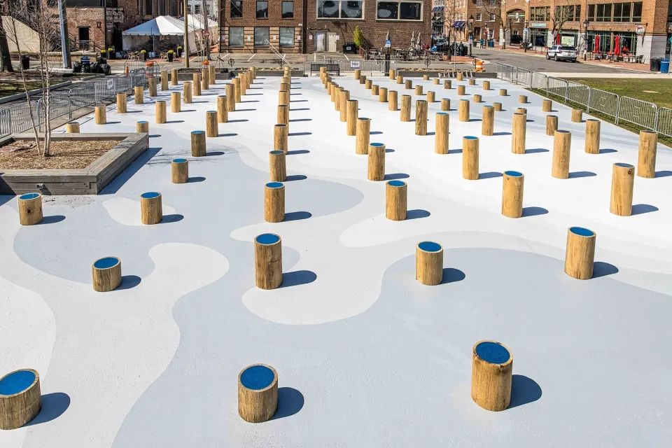 [分享]发光的木桩 - groundswell艺术装置