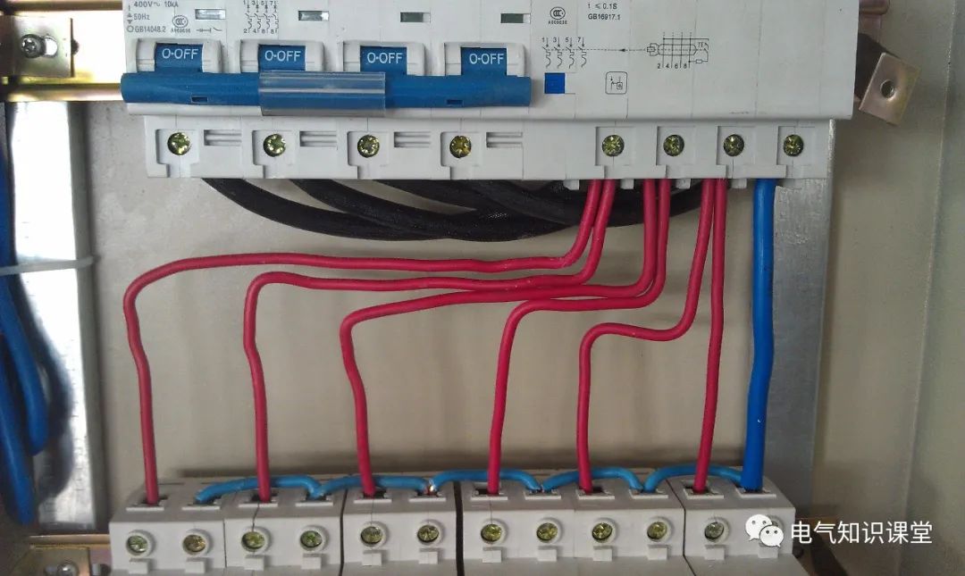 四,工作接地和保護接零的區別 工作接地-是電在工作中產生的餘電,為了