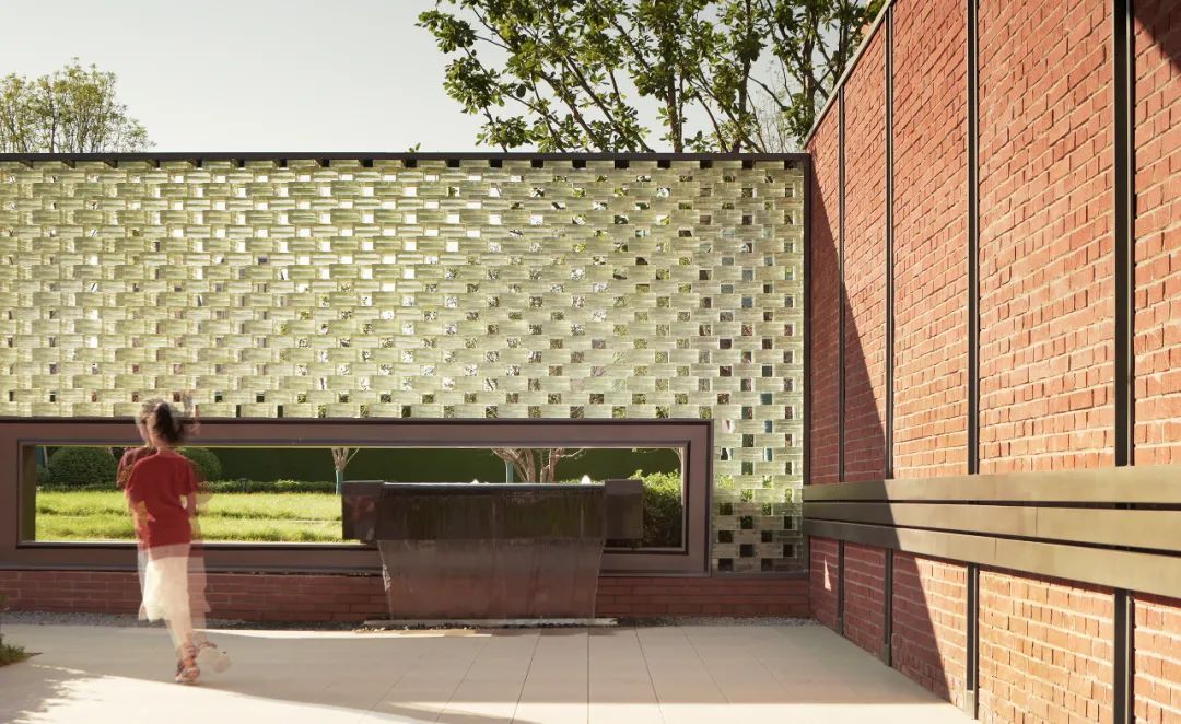 [分享]景观墙有玻璃砖的加持,想不到那么好看