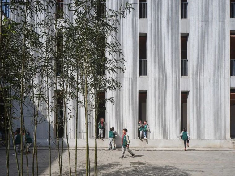 幼儿园户外预算资料下载-同济院在川南实现震后学校的重建与复兴