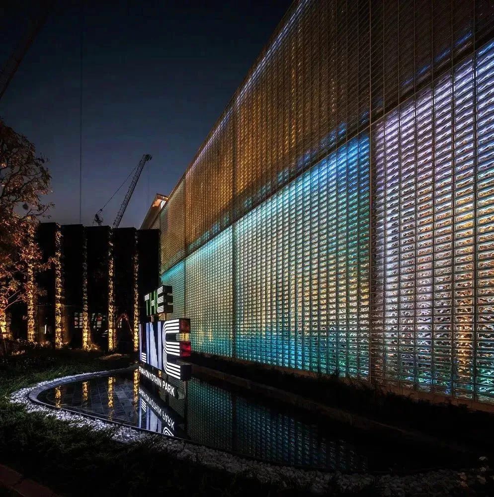 景观墙有玻璃砖的加持,想不到那么好看-景观动态-筑龙园林景观论坛