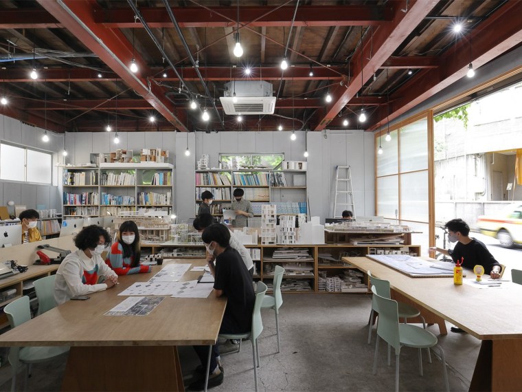 日本小工厂改造的办公室