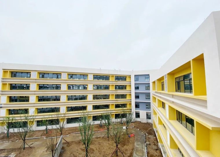 砖混结构教学楼图纸资料下载-[国企]砖混教学楼外面改造施工组织设计2021