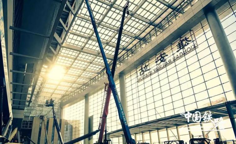 全亚洲最大高铁站—雄安站钢结构建设过程_4
