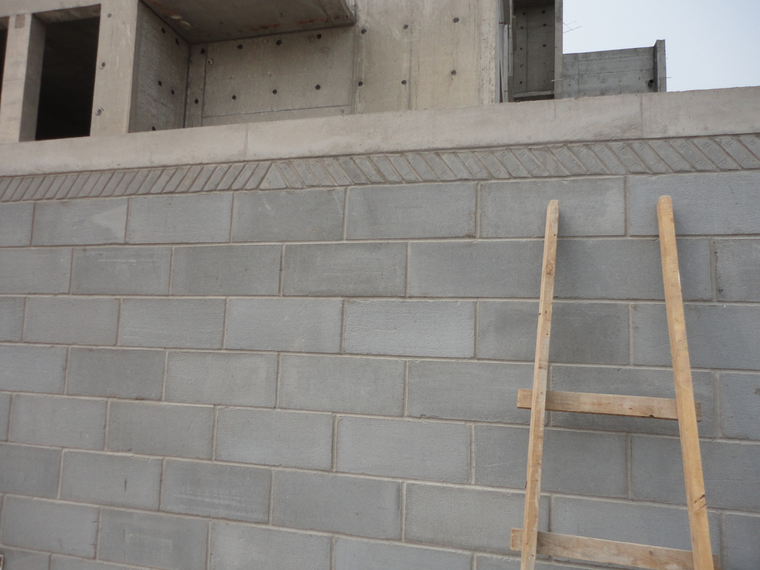 砌体上口顶部斜砌及三角形加气砼砌块.png