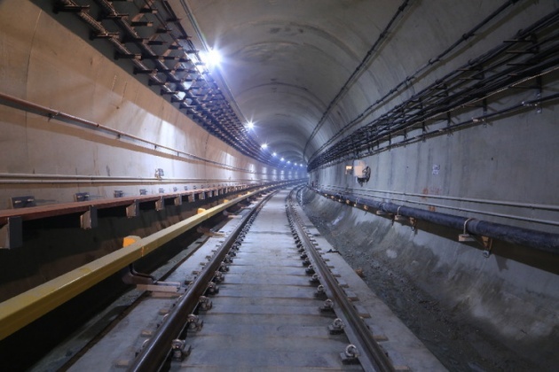 地铁下穿建筑资料下载-地铁下穿施工引起地层变形规律现场试验研究