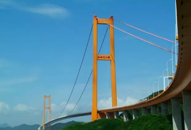 [分享]双塔两跨连续钢箱梁悬索桥桥式方案设计