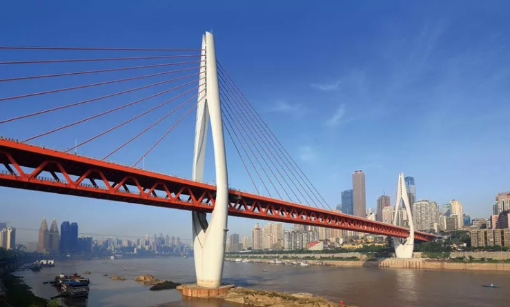 以满足日益增加的交通需求,而没有再建一座悬索桥