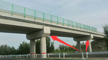 对于简支桥梁的桥墩盖梁为双孔布载,桥台盖梁为单孔布载.