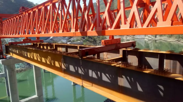 钢梁的构造资料下载-钢混组合梁桥钢梁构造优化，可降低钢梁成本