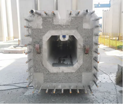 全国首根预制拼装空心立柱完成架设13p