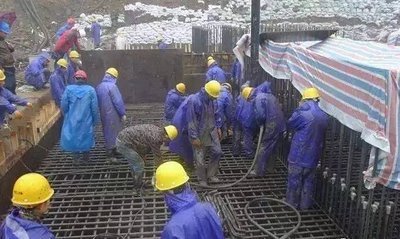 道路工程雨季施工论文资料下载-[山西]产业园道路工程雨季施工专项方案2017