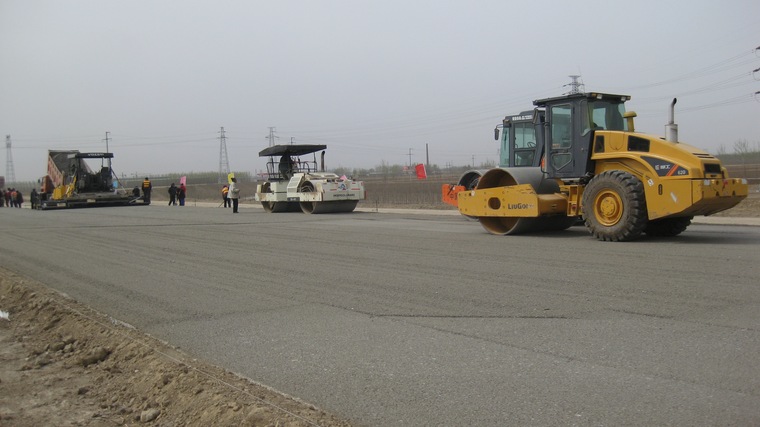 碎石施工道路资料下载-互通立交水泥稳定碎石底基层试验段施工技术