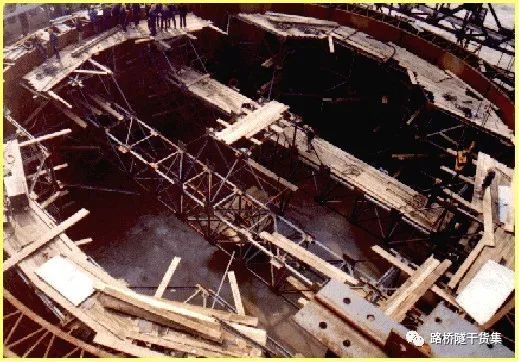 桩基础钻机选择资料下载-大桥深水基础施工技术讲义之就地成孔桩基础