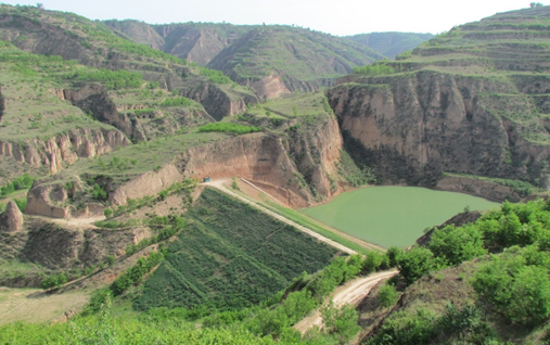 黄土高原是黄河泥沙的主要来源区,修建于各级沟道中的淤地坝,从源头上