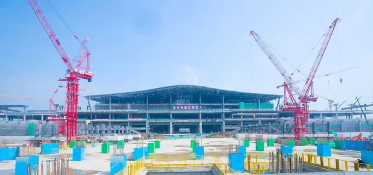 钢结构连廊顶资料下载-杭州西站站房屋盖钢结构顺利封顶