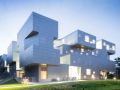 爱荷华大学视觉艺术馆：垂直多孔结构