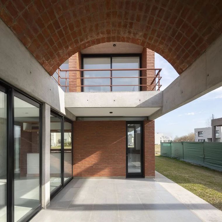 砖拱与梁柱,Terralagos 住宅 -Luciano Dimaio, Nicolás Rocca, Esteban Muerza-建筑方案 ...