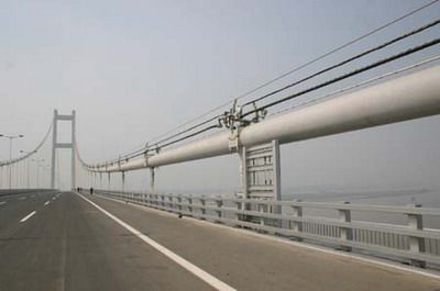扬州深基坑资料下载-一桥实现千年梦——记润扬长江公路大桥